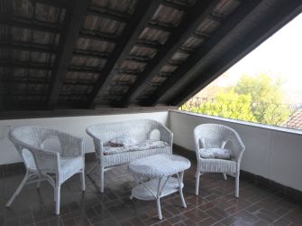 ** Möbliertes Zimmer mit großer Dachterrasse in Alt Saarbrücken**